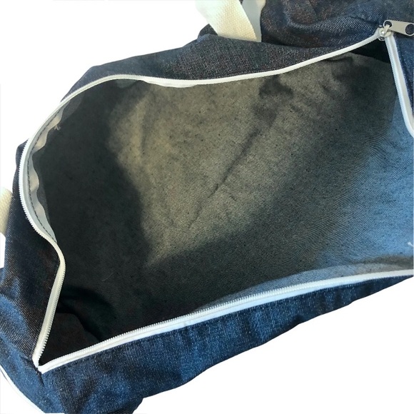 “Will Workout for Cupcakes” light duffel workout or overnight bag - Picture 5 of 9